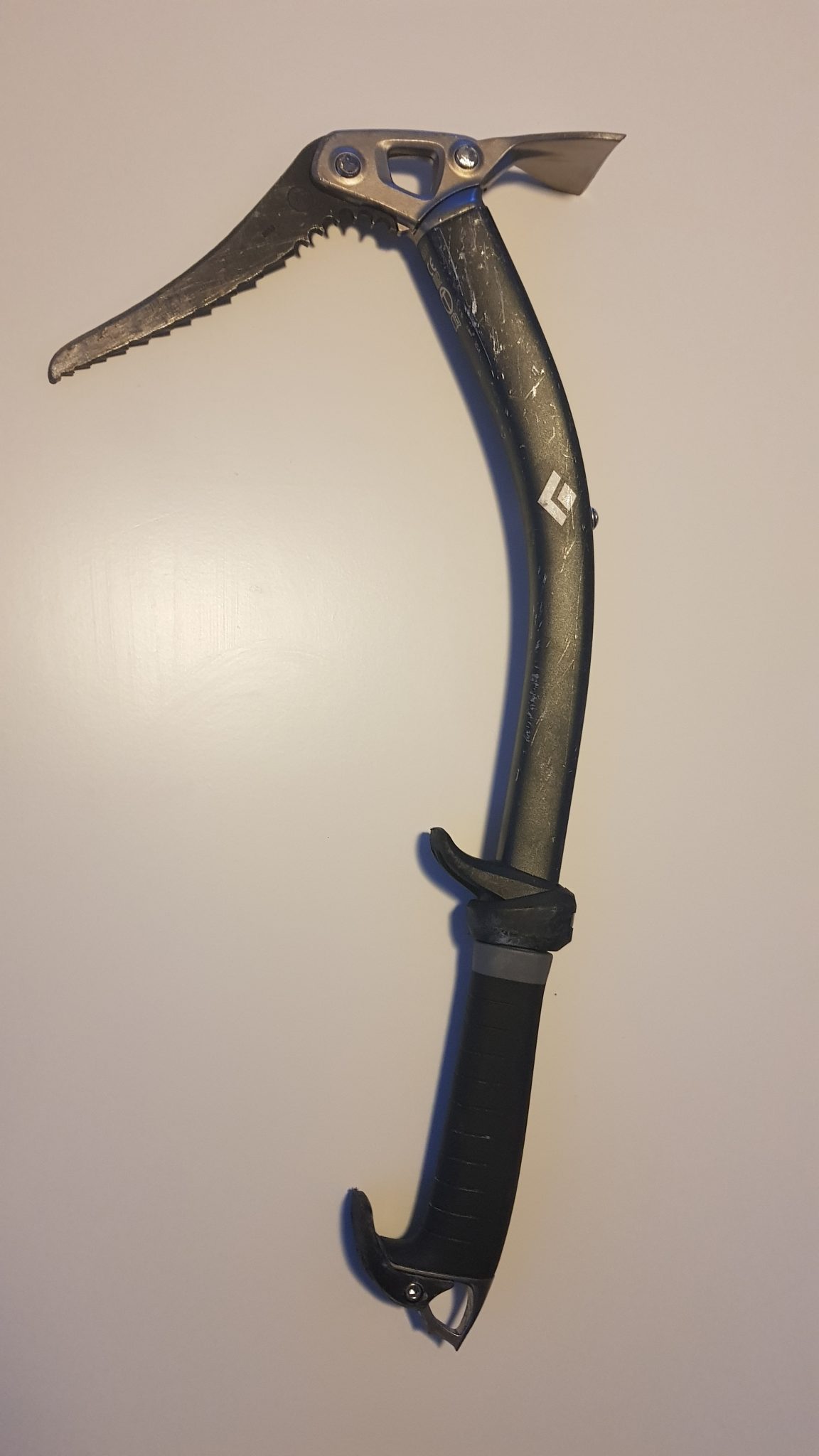 How to choose an ice axe